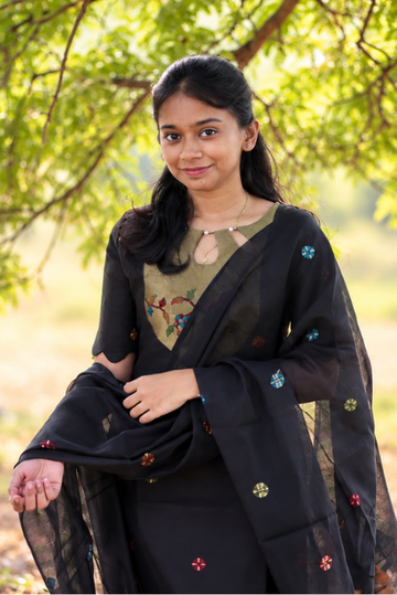 black porrot jamdhani set